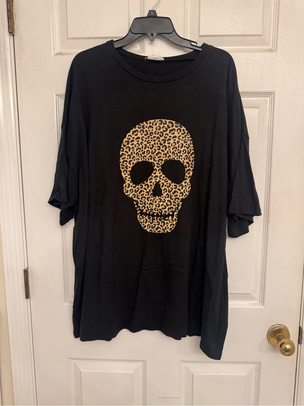 Chic Soul Oversized Black Tee with Leopard Skull Graphic